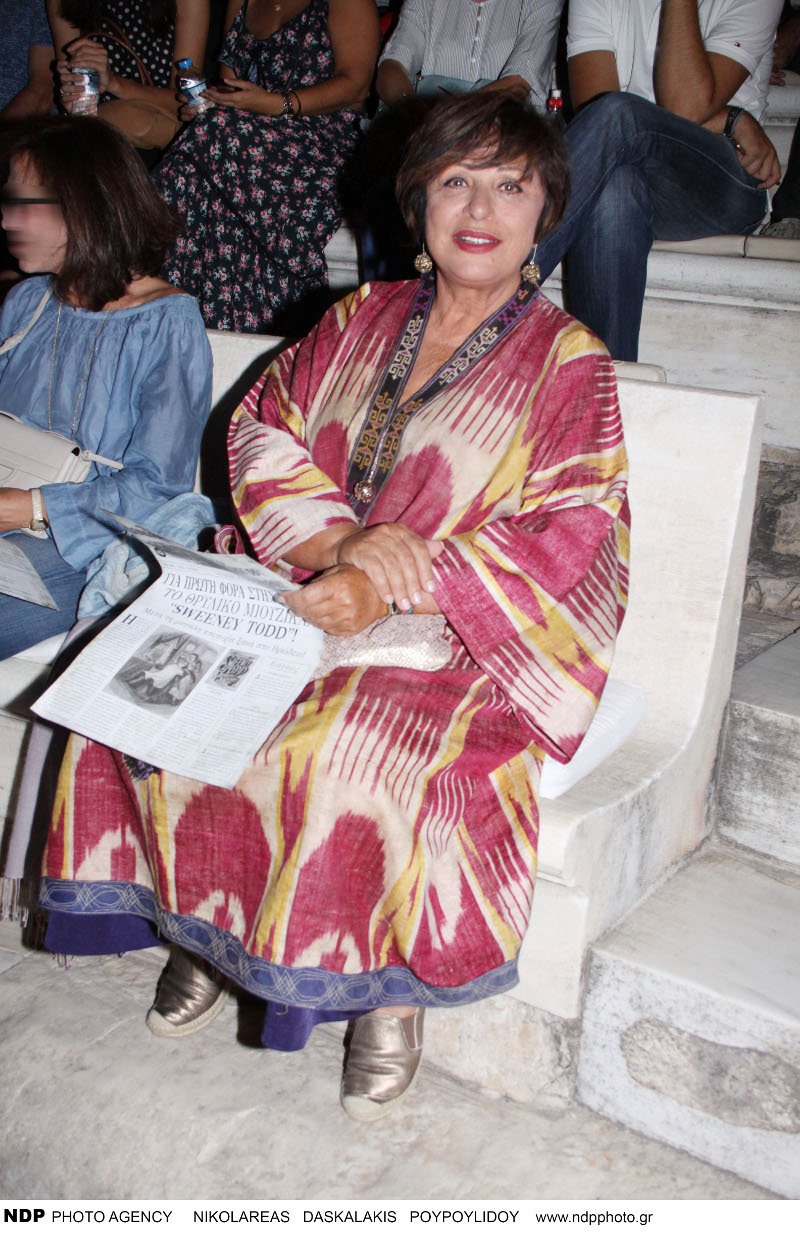 Η Χάρις Αλεξίου με νέο λουκ στο Ηρώδειο [εικόνες] | iefimerida.gr 1