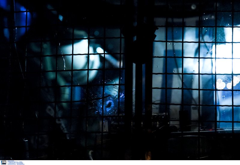 Πώς έγινε η επίθεση έξω από τα γραφεία του ΠΑΣΟΚ -Οι κινήσεις του ενόπλου [εικόνες] | iefimerida.gr 0