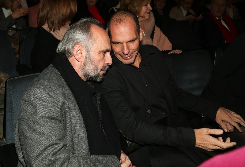 Ο Βαρουφάκης ψήφισε για Πρόεδρο και πήγε θέατρο: «Θα ζήσουμε ευτυχισμένες μέρες σαν του Μπέκετ» [εικόνες] | iefimerida.gr 8