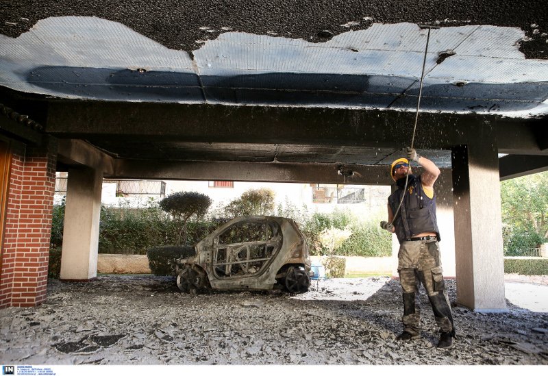 Εκαψαν το αυτοκίνητο της Ελένης Χατζίδου [εικόνες] | iefimerida.gr 2