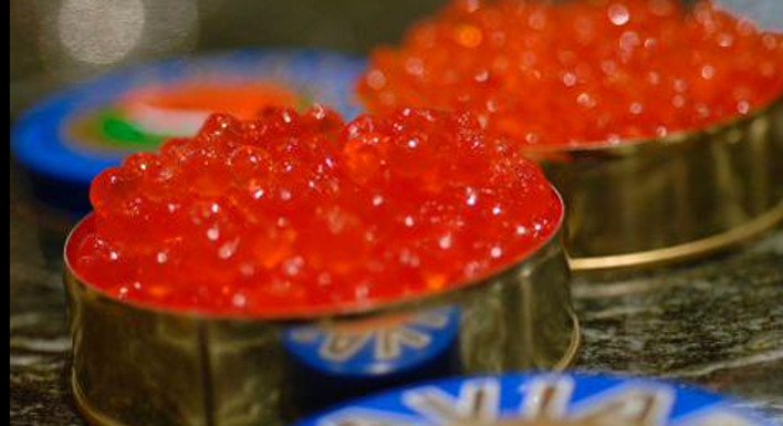 Οι Ρώσοι χλευάζουν τους Δυτικούς: Δεν γίναμε φτωχοί, έτσι σπαταλάμε το χαβιάρι, το δίνουμε και στα γατιά [εικόνες] | iefimerida.gr 4