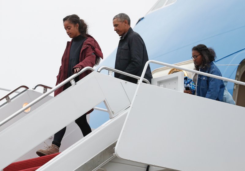 Το τελευταίο οικογενειακό ταξίδι των Ομπάμα με το Air Force One -Η σύγκριση με το πρώτο, 8 χρόνια πριν [εικόνες] | iefimerida.gr 0