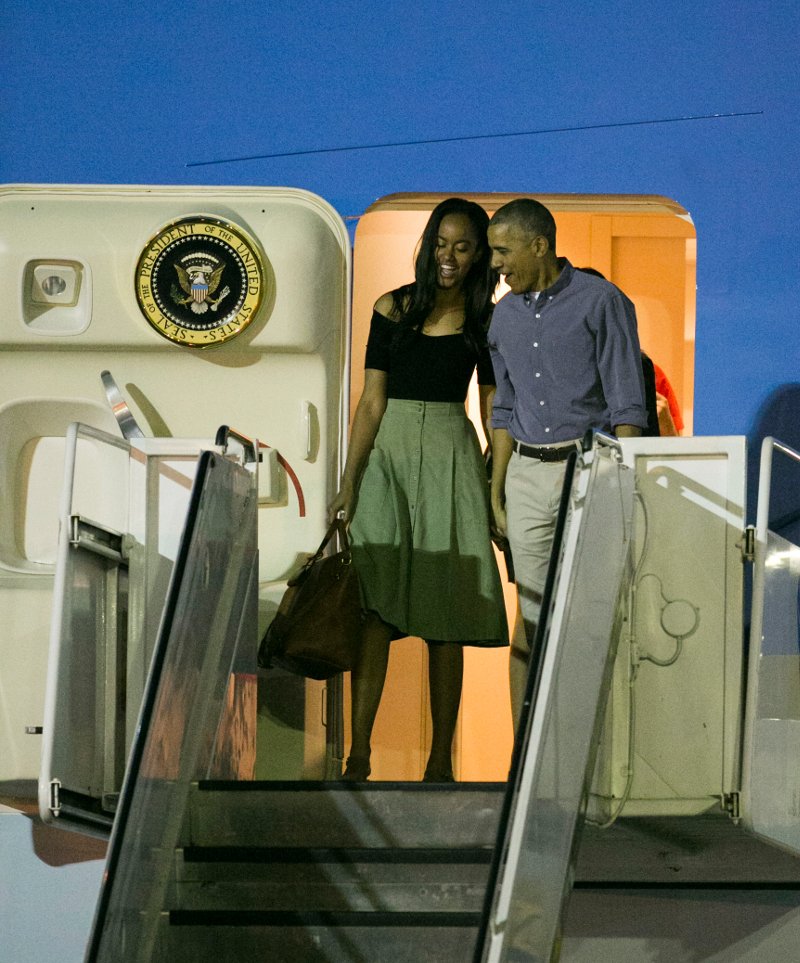 Το τελευταίο οικογενειακό ταξίδι των Ομπάμα με το Air Force One -Η σύγκριση με το πρώτο, 8 χρόνια πριν [εικόνες] | iefimerida.gr 9