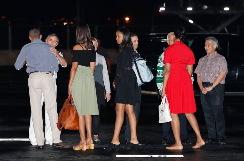 Το τελευταίο οικογενειακό ταξίδι των Ομπάμα με το Air Force One -Η σύγκριση με το πρώτο, 8 χρόνια πριν [εικόνες] | iefimerida.gr 10