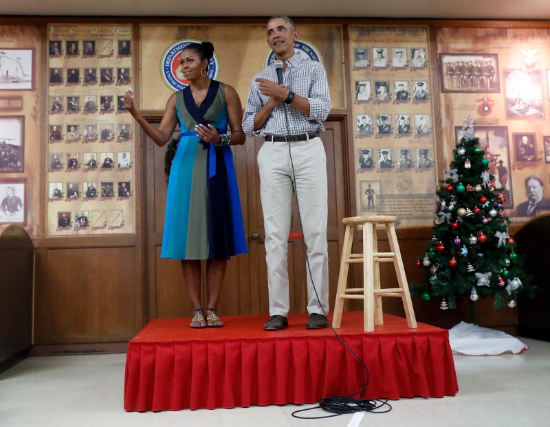 Το τελευταίο οικογενειακό ταξίδι των Ομπάμα με το Air Force One -Η σύγκριση με το πρώτο, 8 χρόνια πριν [εικόνες] | iefimerida.gr 4