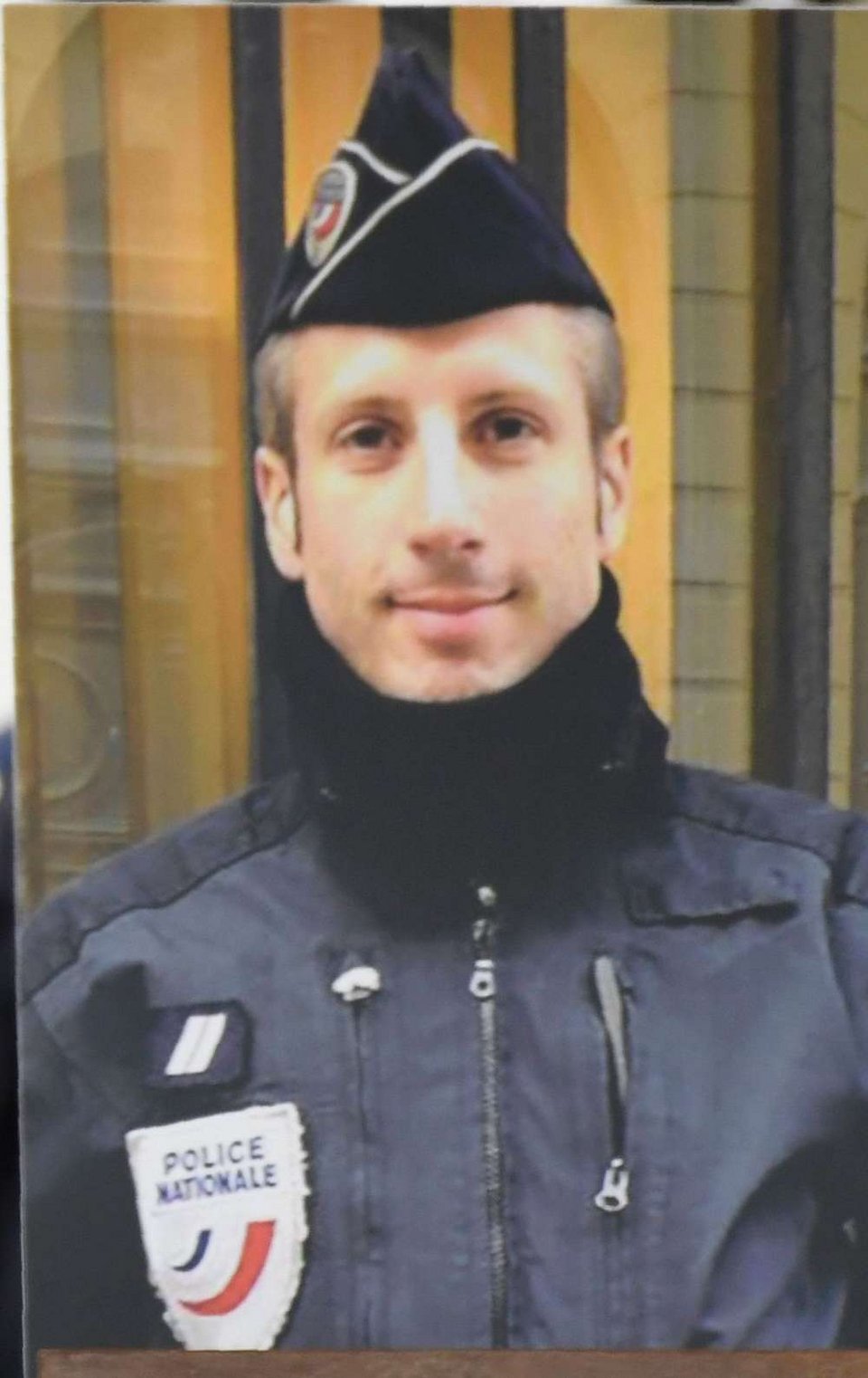 Ο σύντροφος του αστυνομικού που σκοτώθηκε στα Ηλύσια Πεδία συγκλόνισε: Δεν θα σας δώσω το μίσος μου [εικόνες] | iefimerida.gr 0