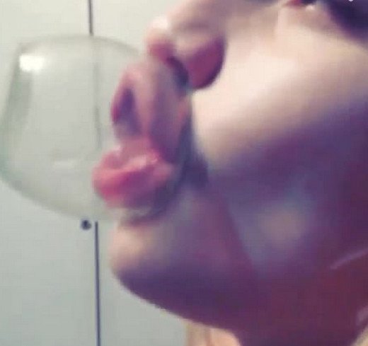 Γέλιο και πόνος -Γιατί οι έφηβοι μανιωδώς προσπαθούν να αποκτήσουν χείλη παπιού [εικόνες] | iefimerida.gr 4