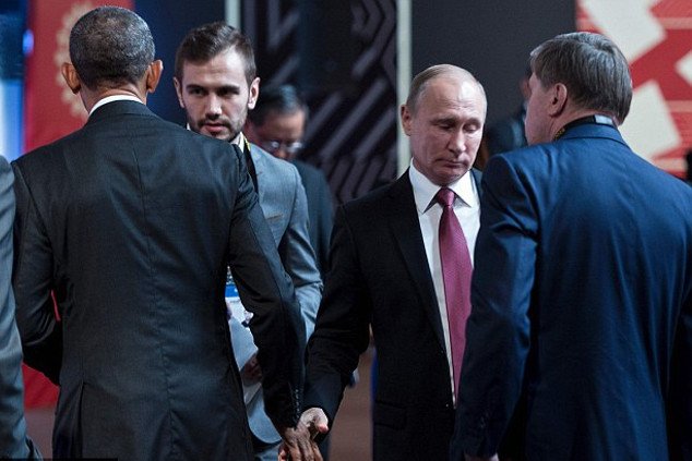 Η πιο ψυχρή χειραψία όλων των εποχών -Ομπάμα και Πούτιν αδυνατούν να κρύψουν την αντιπάθειά τους [εικόνες & βίντεο] | iefimerida.gr 0