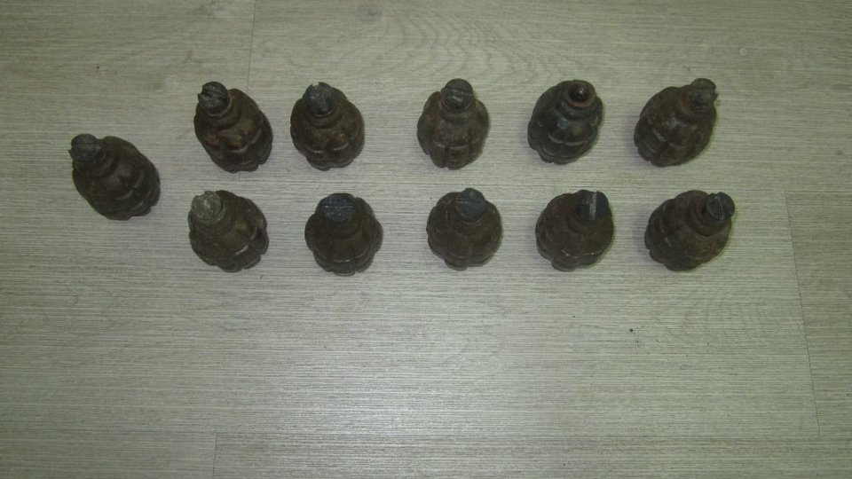 Εφερναν βαρύ οπλισμό από την Αλβανία -Χειροβομβίδες, εκρηκτικές ύλες και πυρομαχικά [εικόνες] | iefimerida.gr 1