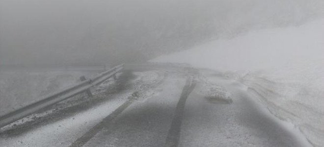 Ο καιρός τρελάθηκε -Χιόνισε και το έστρωσε στα Καλάβρυτα [εικόνες] | iefimerida.gr 0