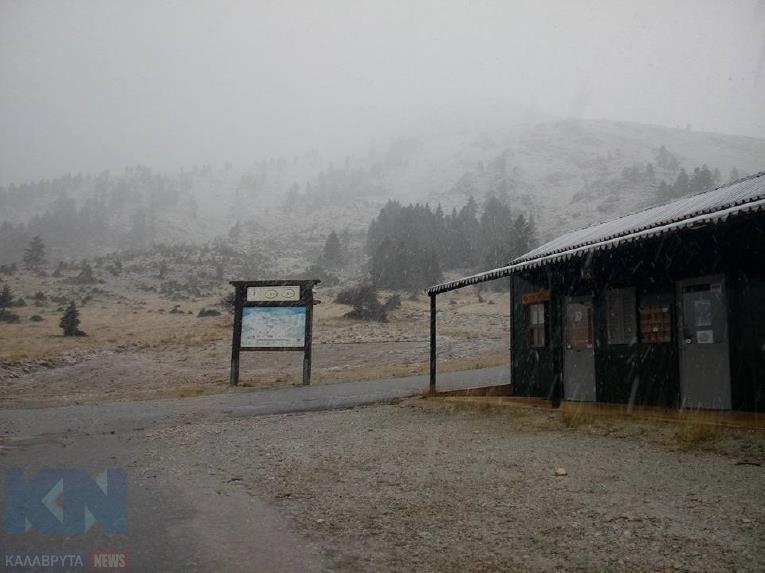 Στα Καλάβρυτα χιονίζει -Στα λευκά ντύνεται ο Χελμός [εικόνα] | iefimerida.gr 0