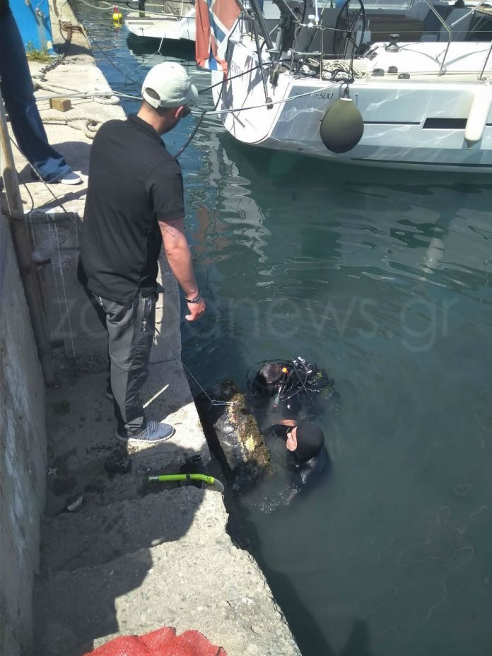 «Χωματερή» το λιμάνι των Χανίων -Βρήκαν στον βυθό λάστιχα, σκουπίδια, μέχρι και τζαμαρία [εικόνες] | iefimerida.gr 3
