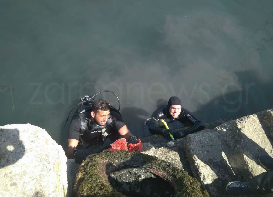 «Χωματερή» το λιμάνι των Χανίων -Βρήκαν στον βυθό λάστιχα, σκουπίδια, μέχρι και τζαμαρία [εικόνες] | iefimerida.gr 4