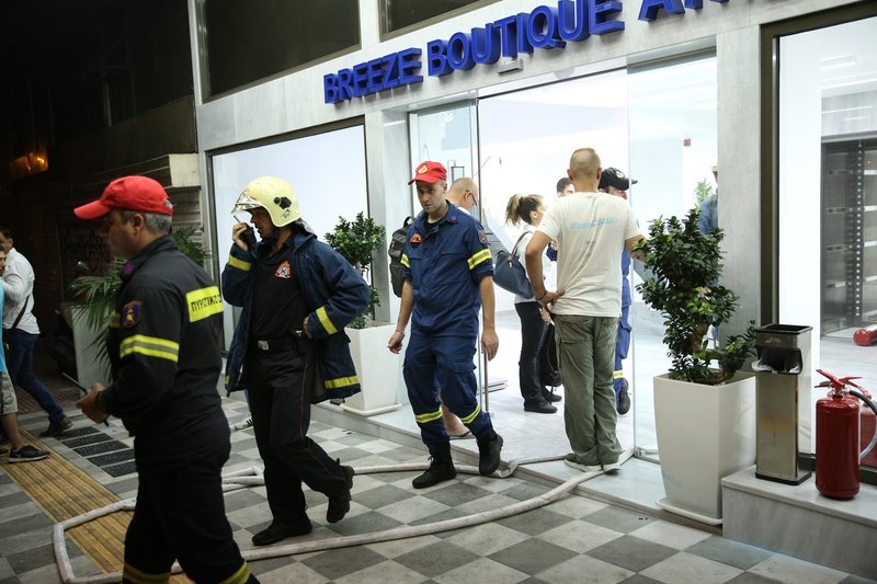 Πυρκαγιά σε υπόγειο χώρο ξενοδοχείου στην Αθήνα -Ενα άτομο στο νοσοκομείο [εικόνες] | iefimerida.gr 1