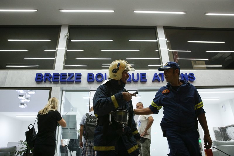 Πυρκαγιά σε υπόγειο χώρο ξενοδοχείου στην Αθήνα -Ενα άτομο στο νοσοκομείο [εικόνες] | iefimerida.gr 2