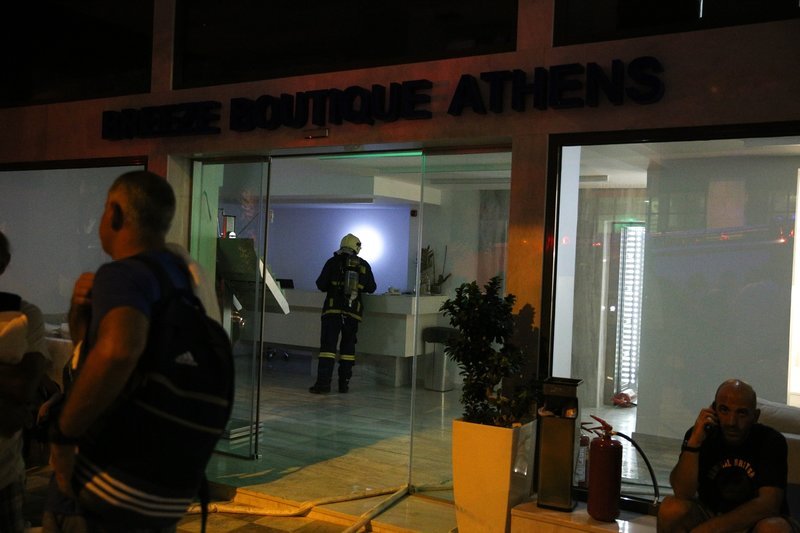 Πυρκαγιά σε υπόγειο χώρο ξενοδοχείου στην Αθήνα -Ενα άτομο στο νοσοκομείο [εικόνες] | iefimerida.gr 0