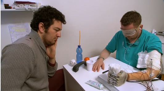 Το πρώτο προσθετικό χέρι που αισθάνεται παρουσίασε διεθνής ομάδα ερευνητών [εικόνες] | iefimerida.gr 1