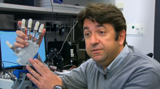 Το πρώτο προσθετικό χέρι που αισθάνεται παρουσίασε διεθνής ομάδα ερευνητών [εικόνες] | iefimerida.gr 2