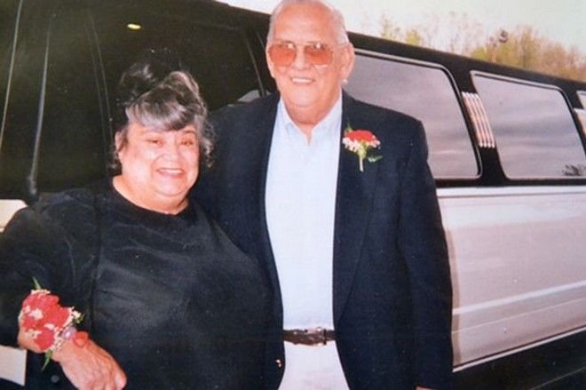 Συγκλονιστική ιστορία αγάπης -Εζησαν μαζί 60 χρόνια και πέθαναν την ίδια ημέρα κρατώντας ο ένας το χέρι του άλλου [εικόνες] | iefimerida.gr 3