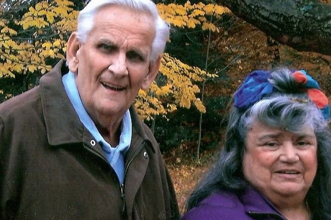 Συγκλονιστική ιστορία αγάπης -Εζησαν μαζί 60 χρόνια και πέθαναν την ίδια ημέρα κρατώντας ο ένας το χέρι του άλλου [εικόνες] | iefimerida.gr 1