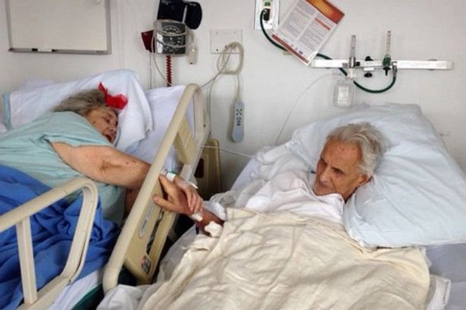 Συγκλονιστική ιστορία αγάπης -Εζησαν μαζί 60 χρόνια και πέθαναν την ίδια ημέρα κρατώντας ο ένας το χέρι του άλλου [εικόνες] | iefimerida.gr 0