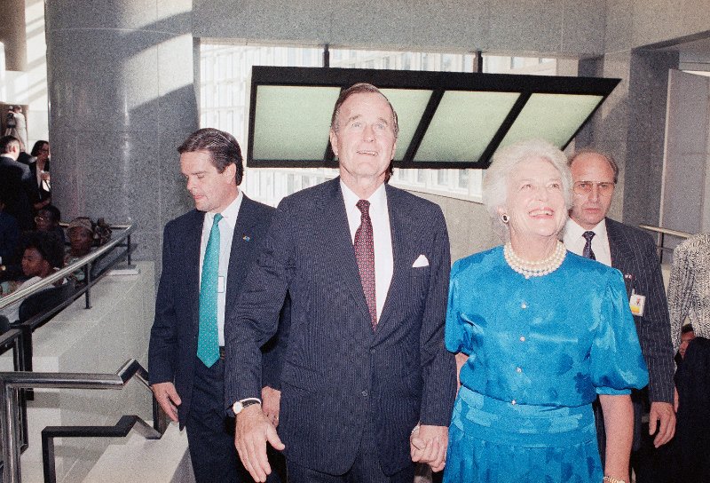 Η άρνηση της Μελάνια να κρατήσει το χέρι του Ντόναλντ Τραμπ και τα εκδηλωτικά πρώην προεδρικά ζευγάρια [εικόνες] | iefimerida.gr 14