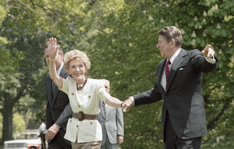 Η άρνηση της Μελάνια να κρατήσει το χέρι του Ντόναλντ Τραμπ και τα εκδηλωτικά πρώην προεδρικά ζευγάρια [εικόνες] | iefimerida.gr 17