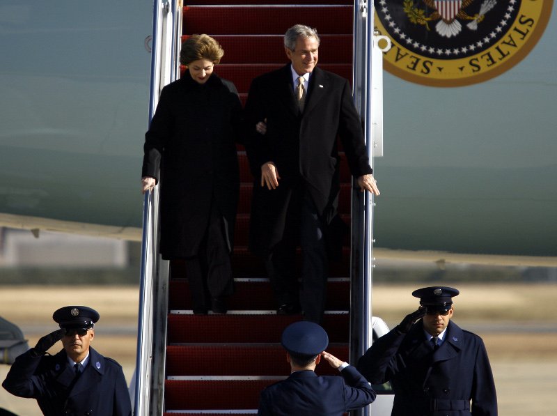 Η άρνηση της Μελάνια να κρατήσει το χέρι του Ντόναλντ Τραμπ και τα εκδηλωτικά πρώην προεδρικά ζευγάρια [εικόνες] | iefimerida.gr 5