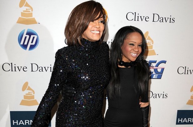 Σάλος από το νέο βιβλίο για την Γουίτνεϊ Χιούστον [εικόνες] | iefimerida.gr 4