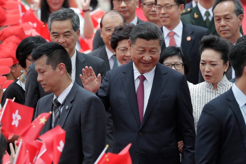 Χονγκ Κονγκ: Επίσκεψη υψηλού συμβολισμού του Κινέζου προέδρου μέσα σε τεταμένο κλίμα [εικόνες & βίντεο]  | iefimerida.gr 4