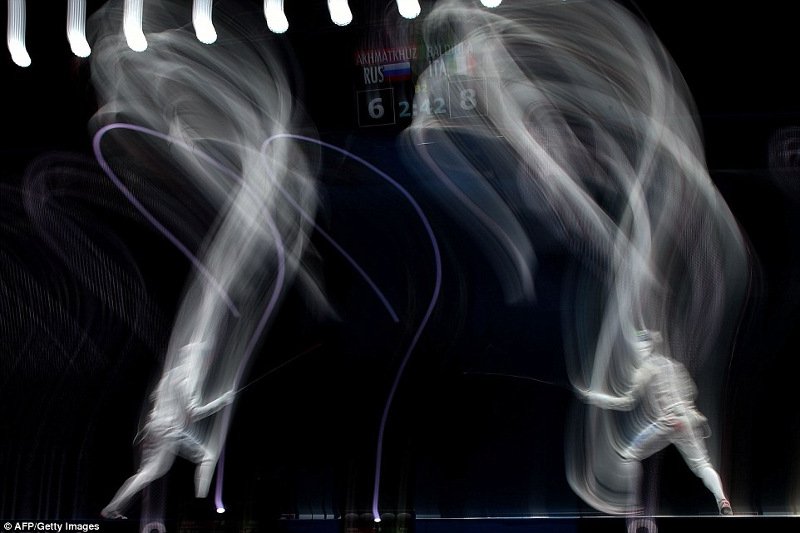 Ο πνιγμός του μικρού Αϊλάν και το φουστάνι της Ριάνα -Οι δυο όψεις του κόσμου το 2015 [εικόνες] | iefimerida.gr 17