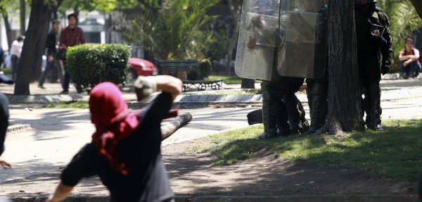 Πεδίο μάχης το Σαντιάγκο [εικόνες] | iefimerida.gr 0