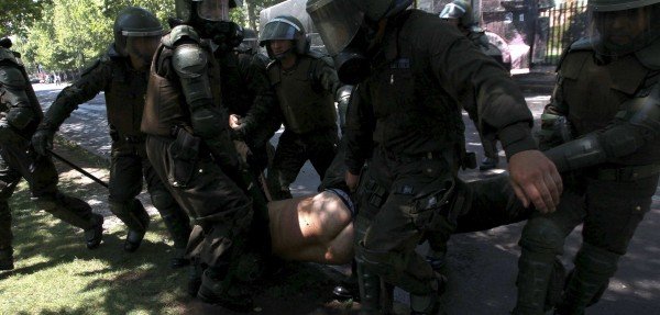 Πεδίο μάχης το Σαντιάγκο [εικόνες] | iefimerida.gr 1