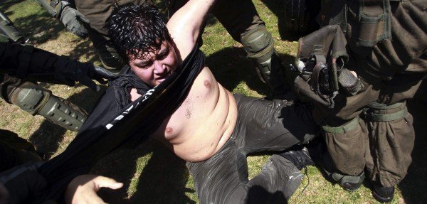 Πεδίο μάχης το Σαντιάγκο [εικόνες] | iefimerida.gr 2