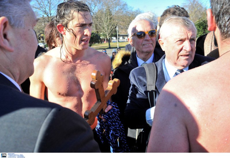 Νεαρός από τη Χιλή έπιασε τον σταυρό στα Γιάννενα -Ηρθε στην Ελλάδα λόγω... έρωτα [εικόνες] | iefimerida.gr 11