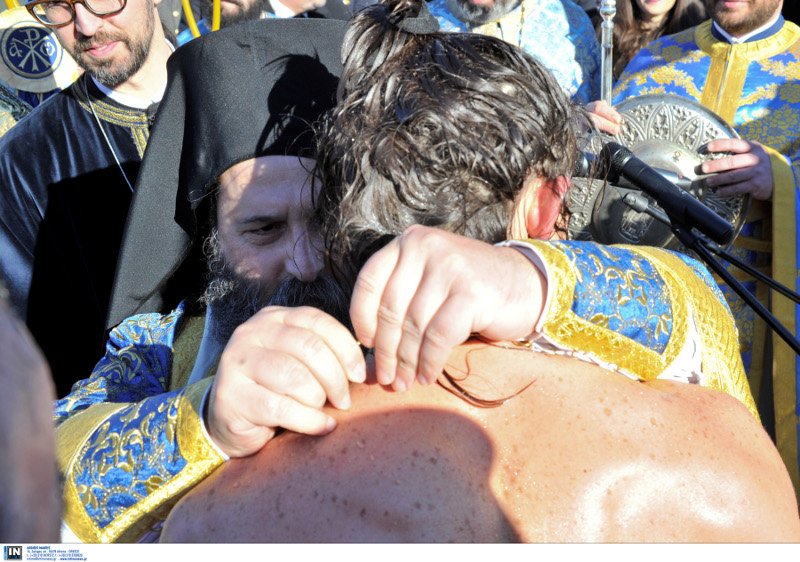 Νεαρός από τη Χιλή έπιασε τον σταυρό στα Γιάννενα -Ηρθε στην Ελλάδα λόγω... έρωτα [εικόνες] | iefimerida.gr 9