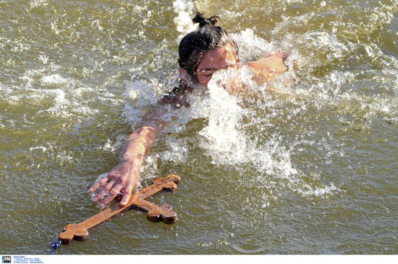 Νεαρός από τη Χιλή έπιασε τον σταυρό στα Γιάννενα -Ηρθε στην Ελλάδα λόγω... έρωτα [εικόνες] | iefimerida.gr 1