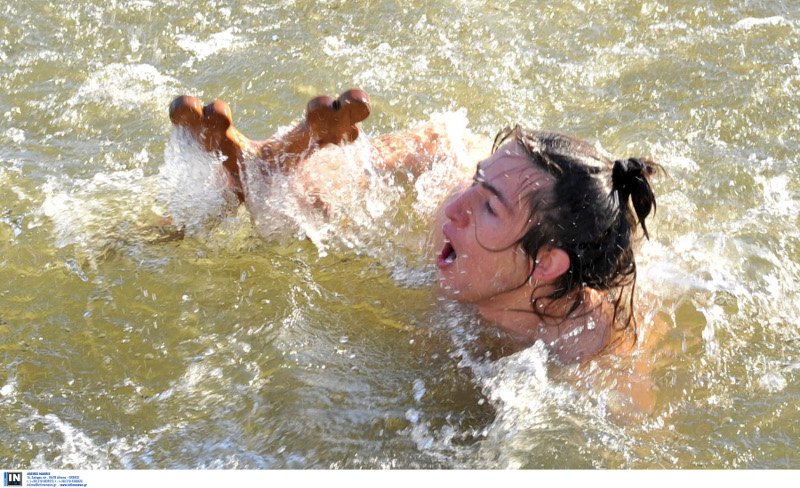 Νεαρός από τη Χιλή έπιασε τον σταυρό στα Γιάννενα -Ηρθε στην Ελλάδα λόγω... έρωτα [εικόνες] | iefimerida.gr 2