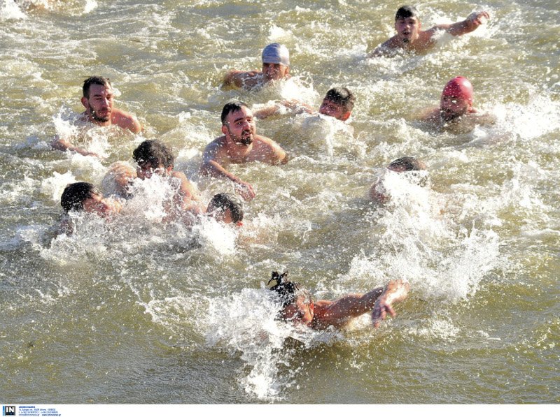 Νεαρός από τη Χιλή έπιασε τον σταυρό στα Γιάννενα -Ηρθε στην Ελλάδα λόγω... έρωτα [εικόνες] | iefimerida.gr 4