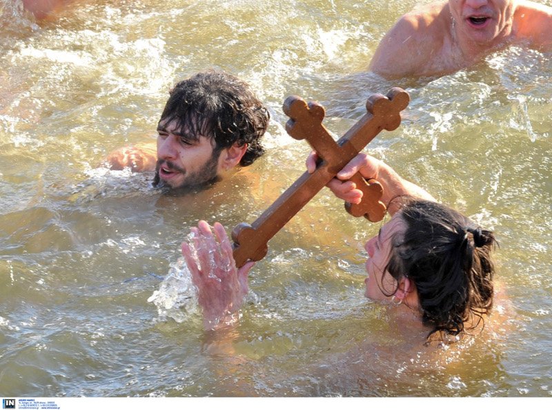 Νεαρός από τη Χιλή έπιασε τον σταυρό στα Γιάννενα -Ηρθε στην Ελλάδα λόγω... έρωτα [εικόνες] | iefimerida.gr 5