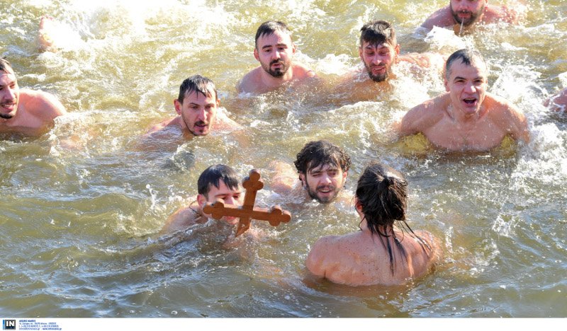 Νεαρός από τη Χιλή έπιασε τον σταυρό στα Γιάννενα -Ηρθε στην Ελλάδα λόγω... έρωτα [εικόνες] | iefimerida.gr 6