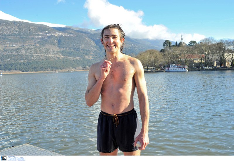 Νεαρός από τη Χιλή έπιασε τον σταυρό στα Γιάννενα -Ηρθε στην Ελλάδα λόγω... έρωτα [εικόνες] | iefimerida.gr 7