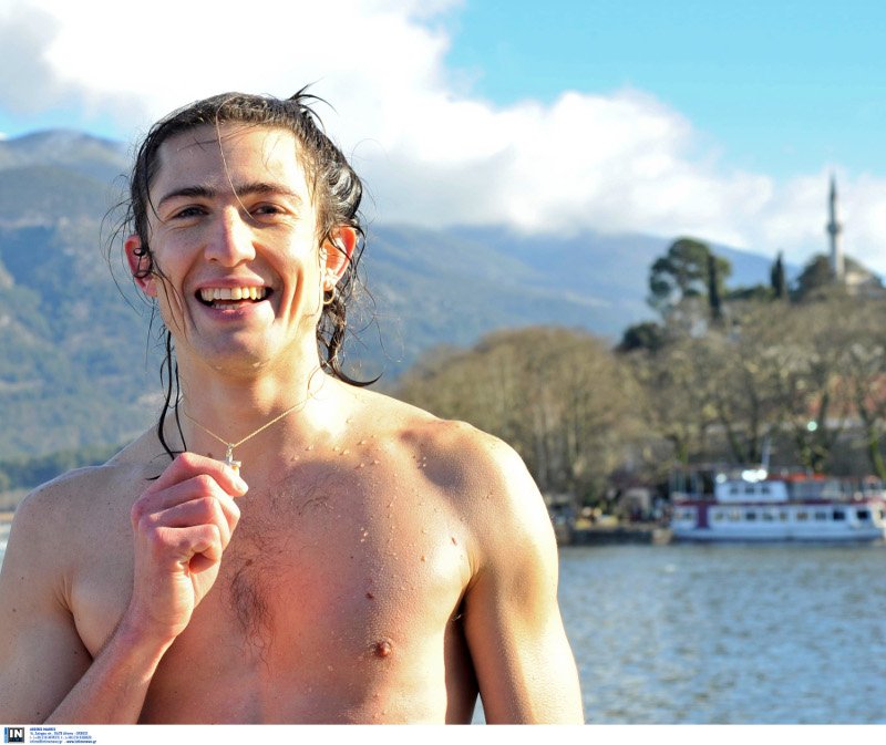 Νεαρός από τη Χιλή έπιασε τον σταυρό στα Γιάννενα -Ηρθε στην Ελλάδα λόγω... έρωτα [εικόνες] | iefimerida.gr 8