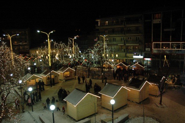 Χριστουγεννιάτικα χωριά ξεφυτρώνουν σε κάθε γωνιά της Ελλάδας [εικόνες] | iefimerida.gr 4