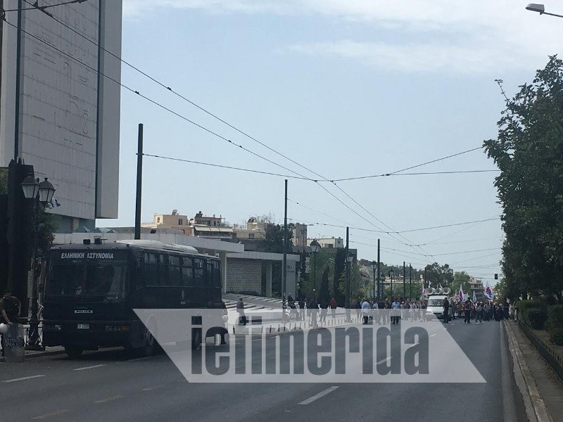 Απροσπέλαστη η Αθήνα λόγω Πρωτομαγιάς: Κλειστοί δρόμοι -Σε εξέλιξη οι πορείες του ΠΑΜΕ και των ΓΣΕΕ-ΑΔΕΔΥ [εικόνες] | iefimerida.gr 2