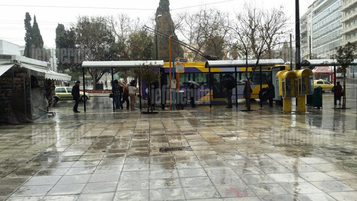 Χιονίζει στο κέντρο της Αθήνας [εικόνες] | iefimerida.gr 0