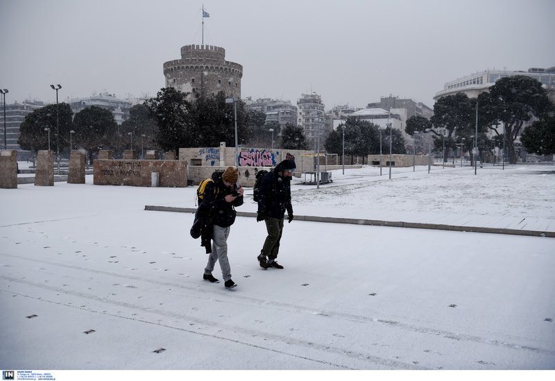 Μέχρι αργά το μεσημέρι θα διατηρηθεί η χιονόπτωση στη Θεσσαλονίκη