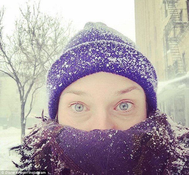 Χολιγουντιανοί σταρ στέλνουν την «καλημέρα» τους από τη χιονισμένη Ν. Υόρκη-Με στιλ ακόμη και στους -5 [εικόνες]  | iefimerida.gr 5