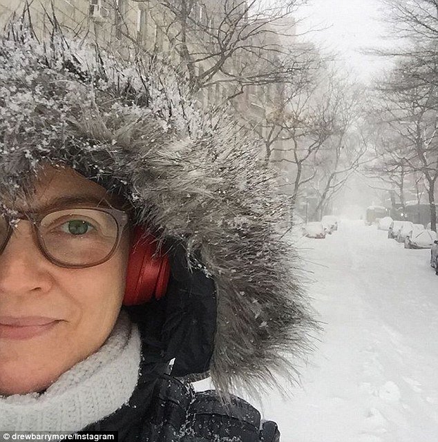 Χολιγουντιανοί σταρ στέλνουν την «καλημέρα» τους από τη χιονισμένη Ν. Υόρκη-Με στιλ ακόμη και στους -5 [εικόνες]  | iefimerida.gr 12