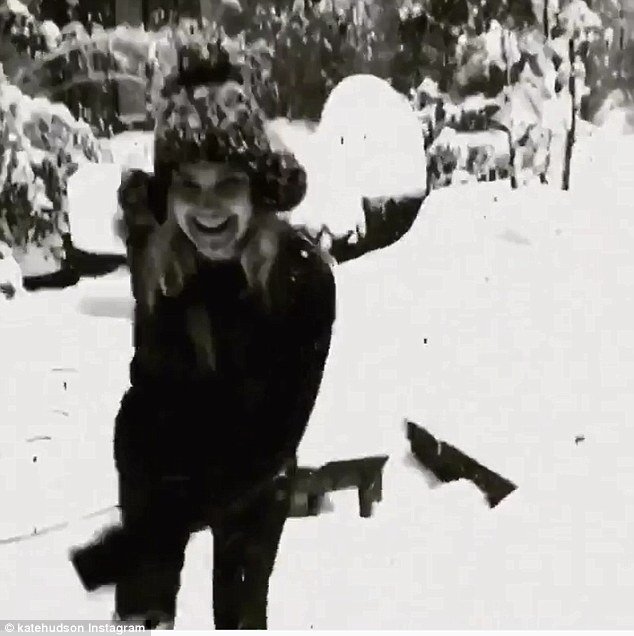 Χολιγουντιανοί σταρ στέλνουν την «καλημέρα» τους από τη χιονισμένη Ν. Υόρκη-Με στιλ ακόμη και στους -5 [εικόνες]  | iefimerida.gr 3